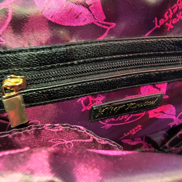 NWOT BETSEY JOHNSON Vegan Quilted Glam Garden Bow Satchel - Picture 8 of 15